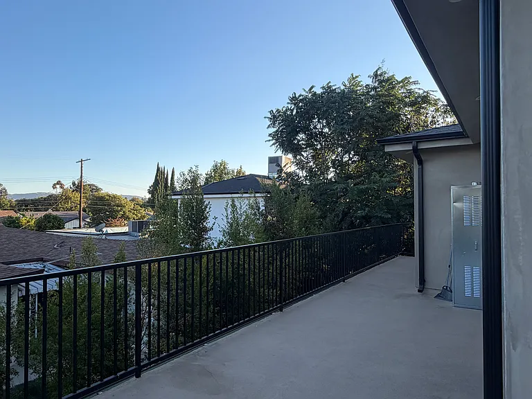 15362 1/2 Valerio St — Photo 25