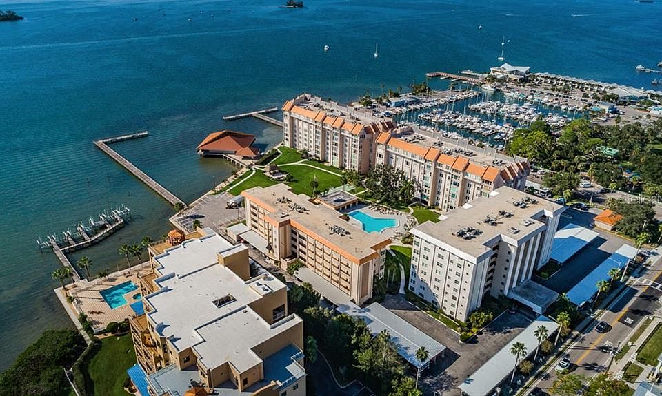 1st image of 622 Edgewater Dr Unit 722
