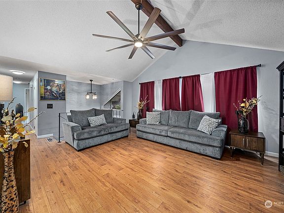 4th image of 625 NW Fairwood Way