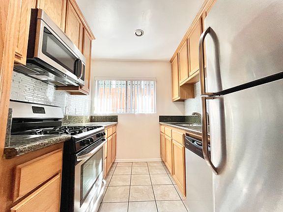 2nd image of 816 N Hayworth Ave #2A