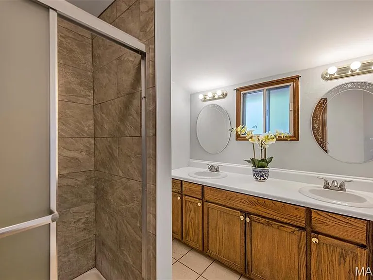 3319 Eminence Blvd — Photo 29
