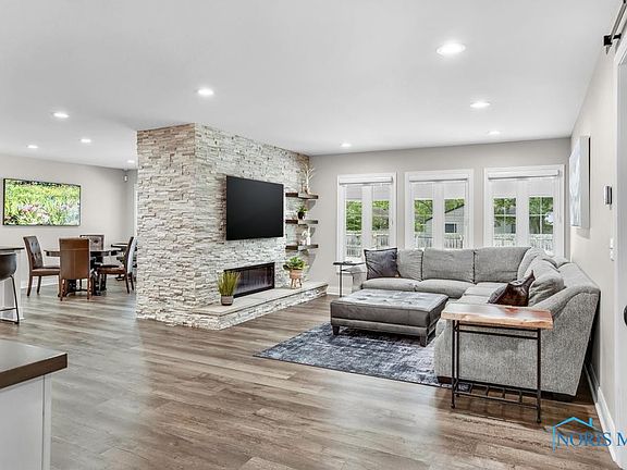 5th image of 2714 W Rockridge Cir
