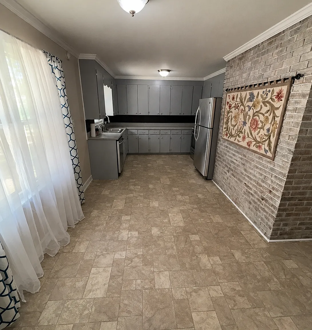 3 bed, 1309 sqft, $1,900 — Photo 3