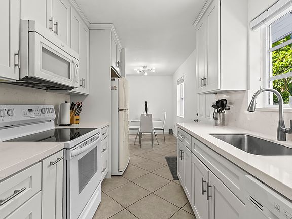 2nd image of 600 NE 44th St