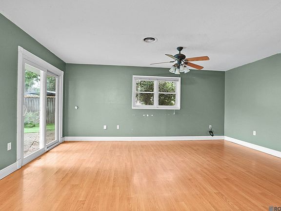 3rd image of 5794 Cypress St