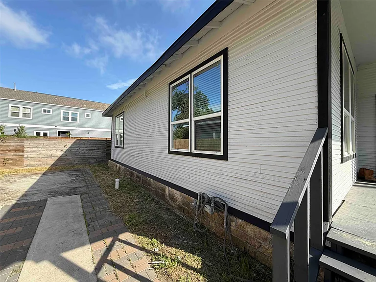 2400 Burkett St — Photo 6
