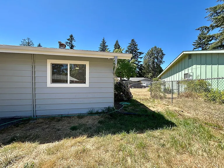210 SW 142nd Ave — Photo 33