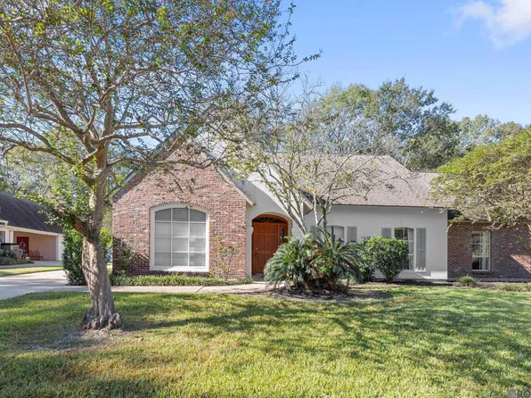 5802 Lake Shadow Dr, Baton Rouge, LA 70817