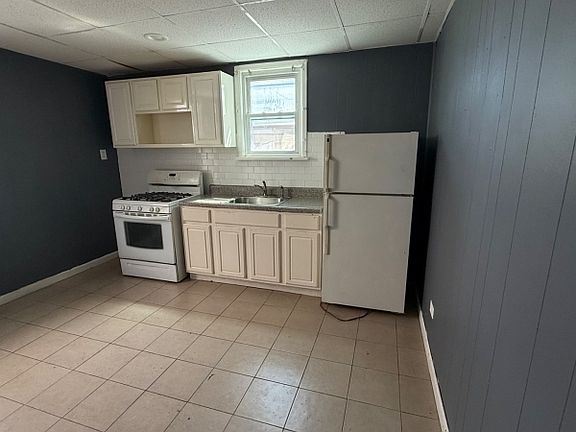 4th image of 1408 Lexington Pl