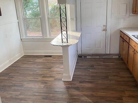 5th image of 2404 Charleston Ave