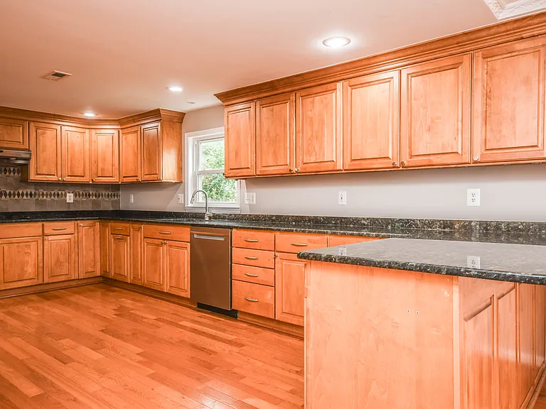 9627 Locust Hill Dr — Photo 9