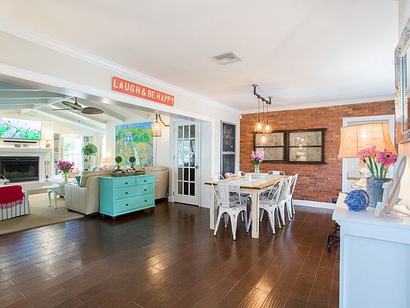 3rd image of 3642 Bayshore Blvd NE