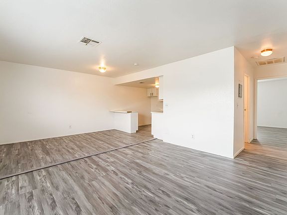4th image of 4721 Cessna Ave #4