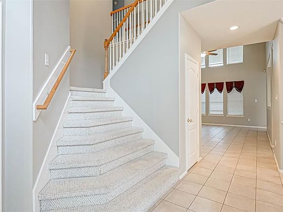 3rd image of 10823 White Oak Trace Dr
