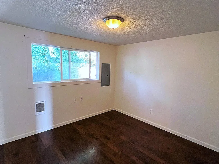 765 SE Russell St — Photo 16