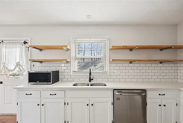 6295 Banshire Dr — Photo 6