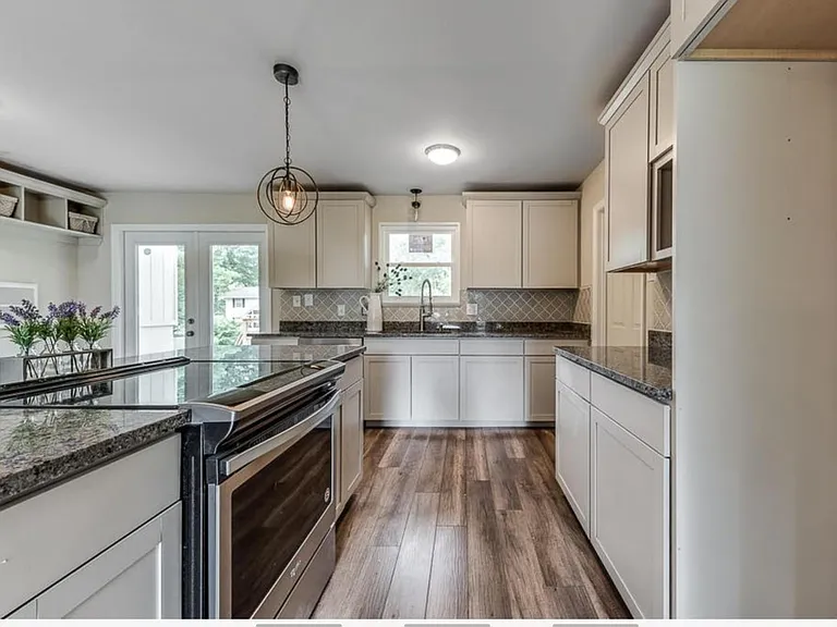 1805 Blue Spring Ln — Photo 8