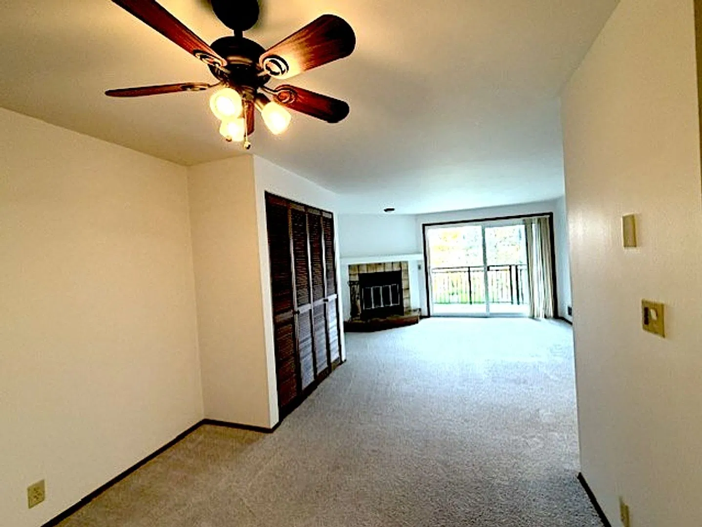 Spacious Northgate Condo Blocks from Light Rail--Move-In Bonus! — Photo 3