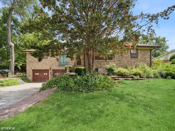 15 Alton Rd, Prospect Heights, IL 60070