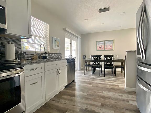 3rd image of 8024 Candlewoode Dr