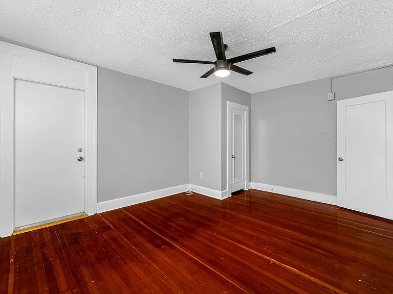 324 Grove St N — Photo 10