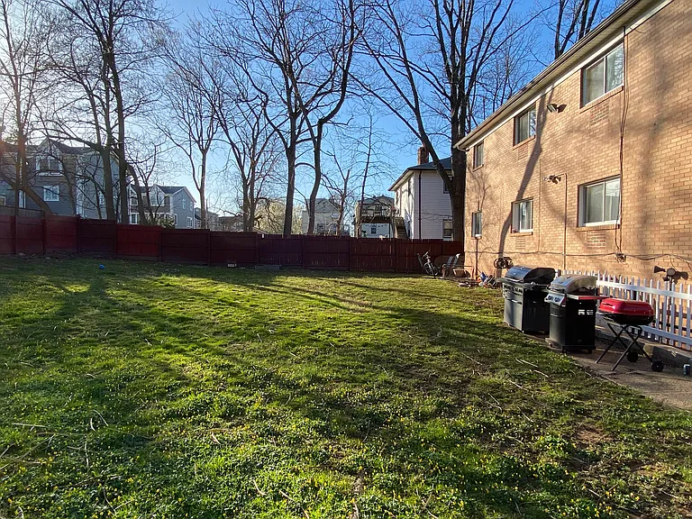Stirling Pl — Photo 30