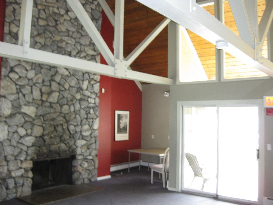 Clubhouse Meeting Room