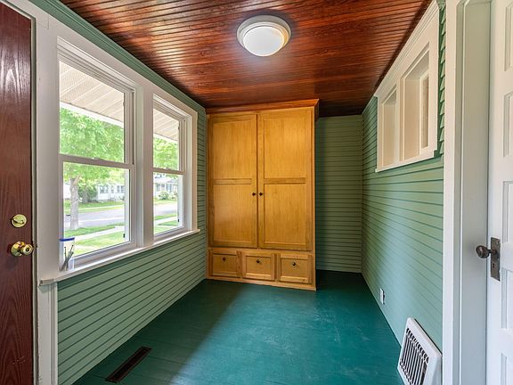 2nd image of 3725 25th Ave S