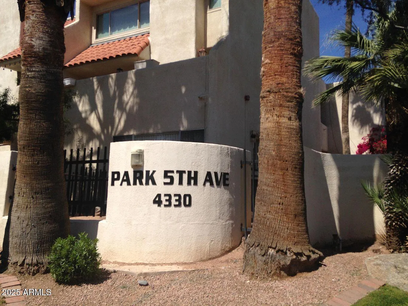 2 bed, 2.5 bath, 1106 sqft, $1,700 — Photo 2