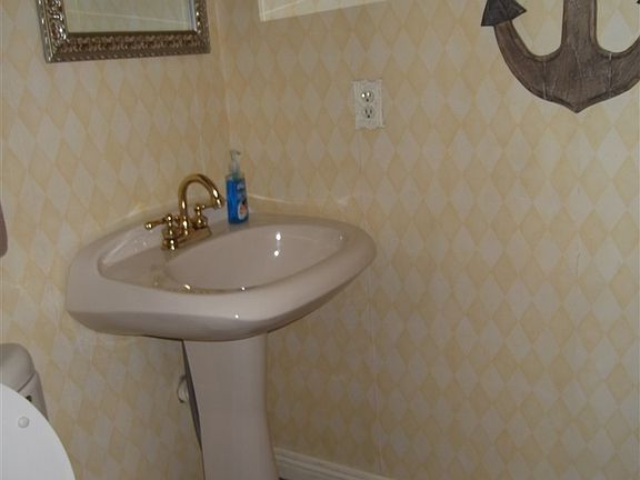 4th image of 3075 W Dugger Ave
