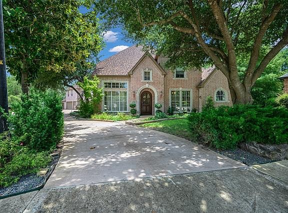 2nd image of 4768 Parkwood Dr
