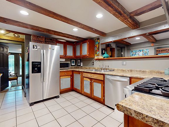 5th image of 119 Summer St