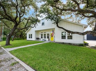 1052 N Magnolia St, Rockport, TX 78382