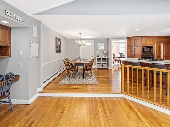 5th image of 78 Surrey Ln