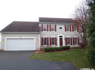 228 Barclay Square Dr, Rochester, NY 14618