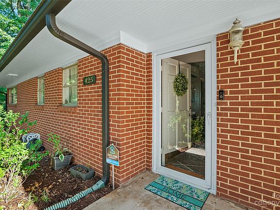 4th image of 425 Virginia Ave
