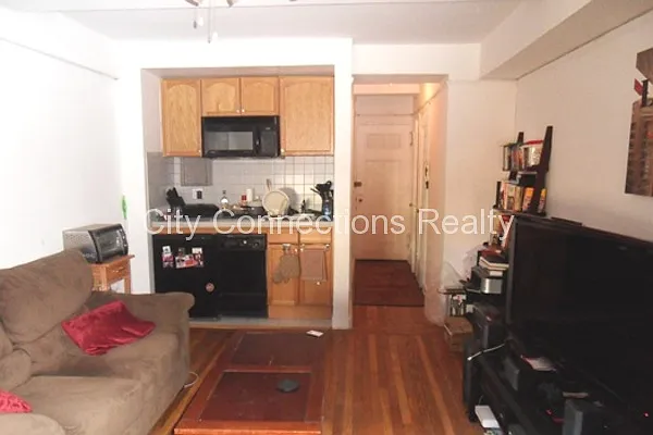 Rented by City Connections Realty | media 6