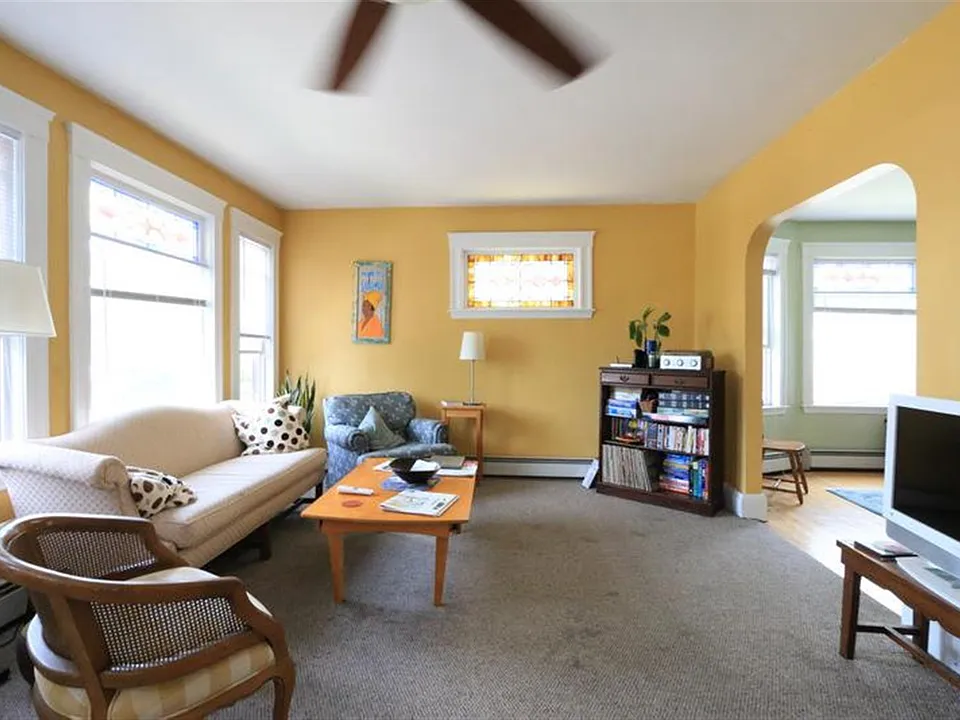 138 W Adams St #2