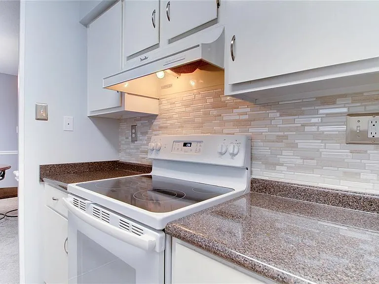6050 Grelot Rd #103 — Photo 8