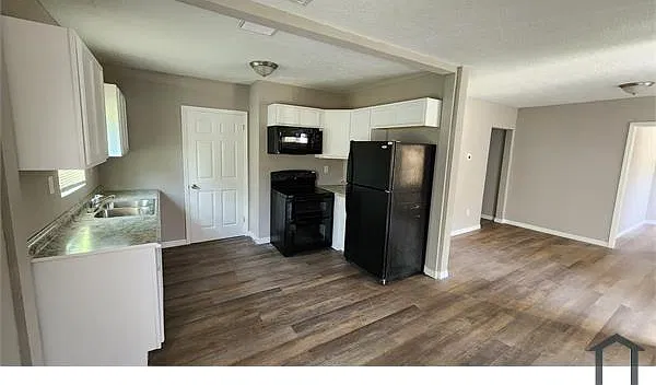 4 bed, 1092 sqft, $1,924 — Photo 2