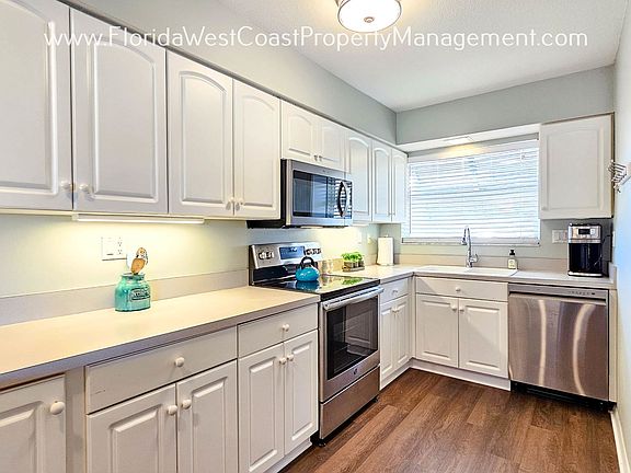 4th image of 4660 Ocean Blvd APT T2