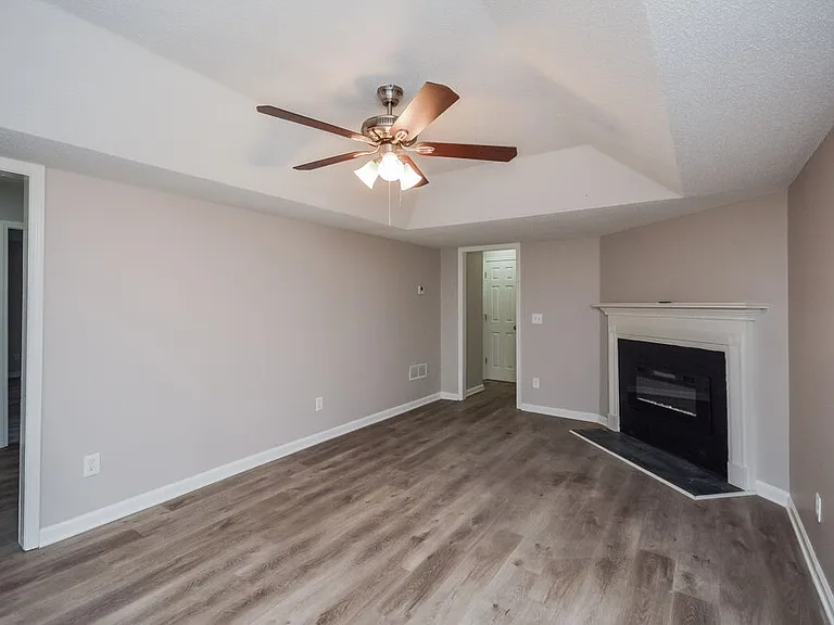 5490 Northcut Dr — Photo 4
