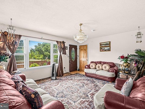 3rd image of 5603 Berwyn Rd