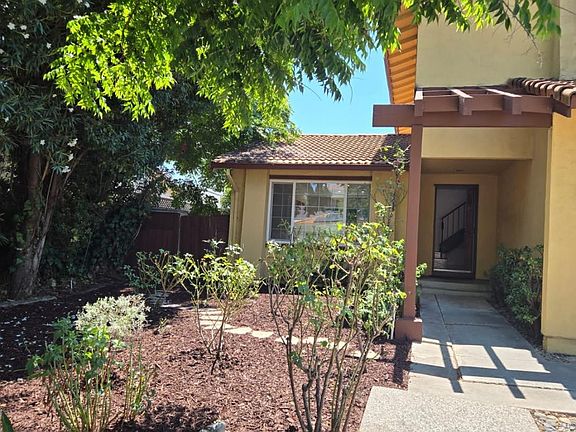 2nd image of 580 Glenburry Way