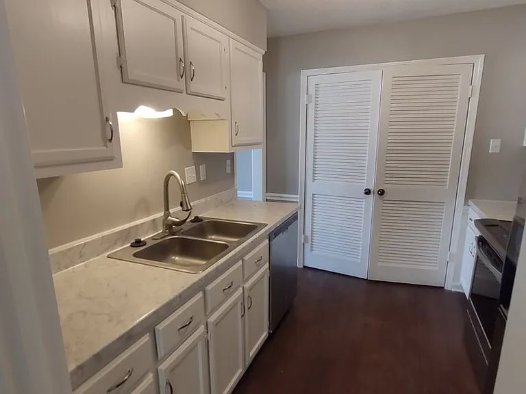 4380 Forest Valley Cv — Photo 4