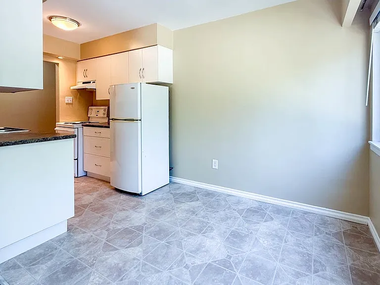 461 W 16th St #102 — Photo 12