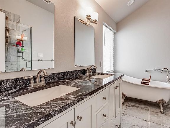 4th image of 7033 Longo Dr