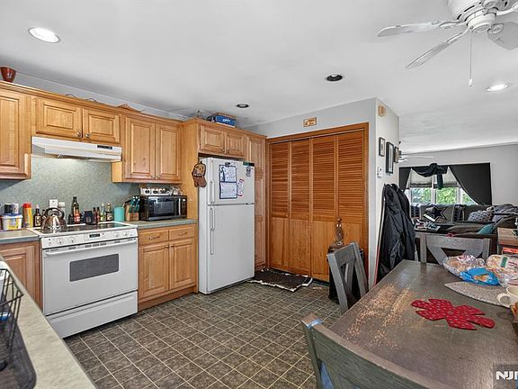2nd image of 133 Mary Ave