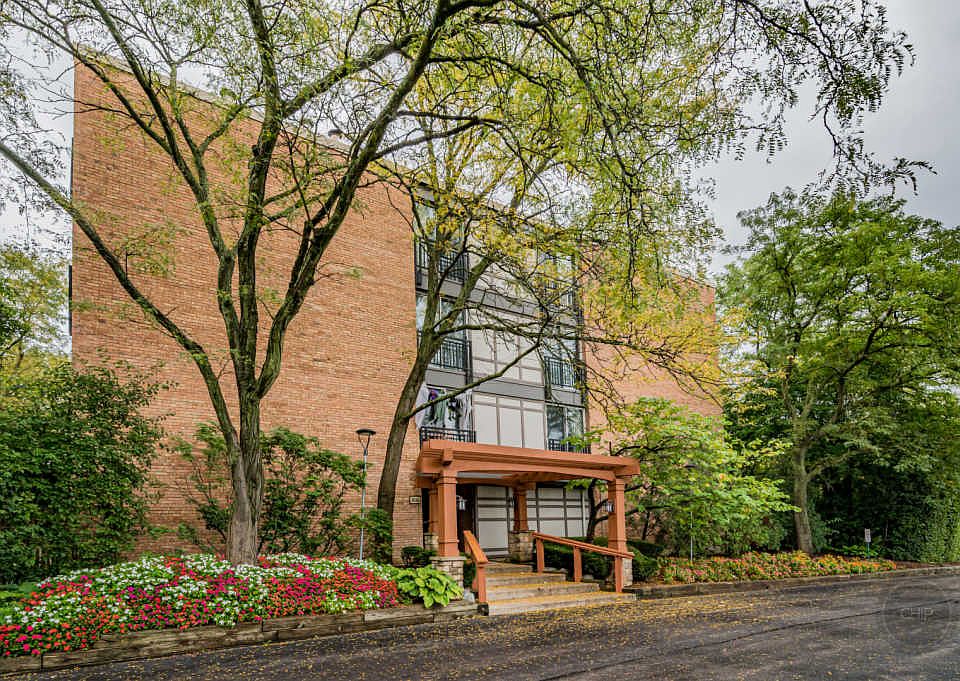 1st image of 1833 Four Lakes Ave APT 4L