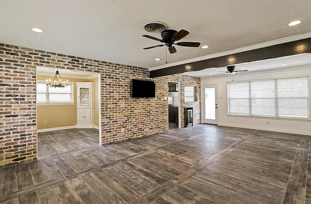 3 bed, 2.0 bath, 1824 sqft, $3,250 — Photo 2